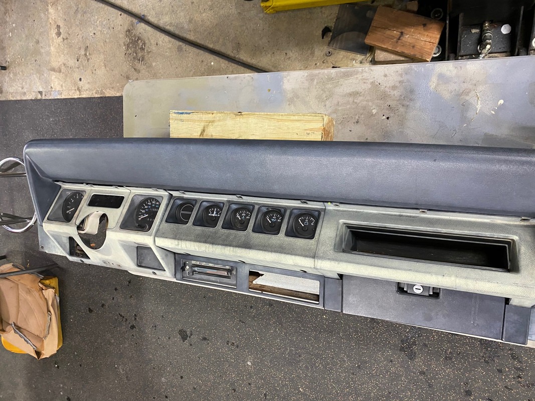 92-jeep-dash-area2.jpg