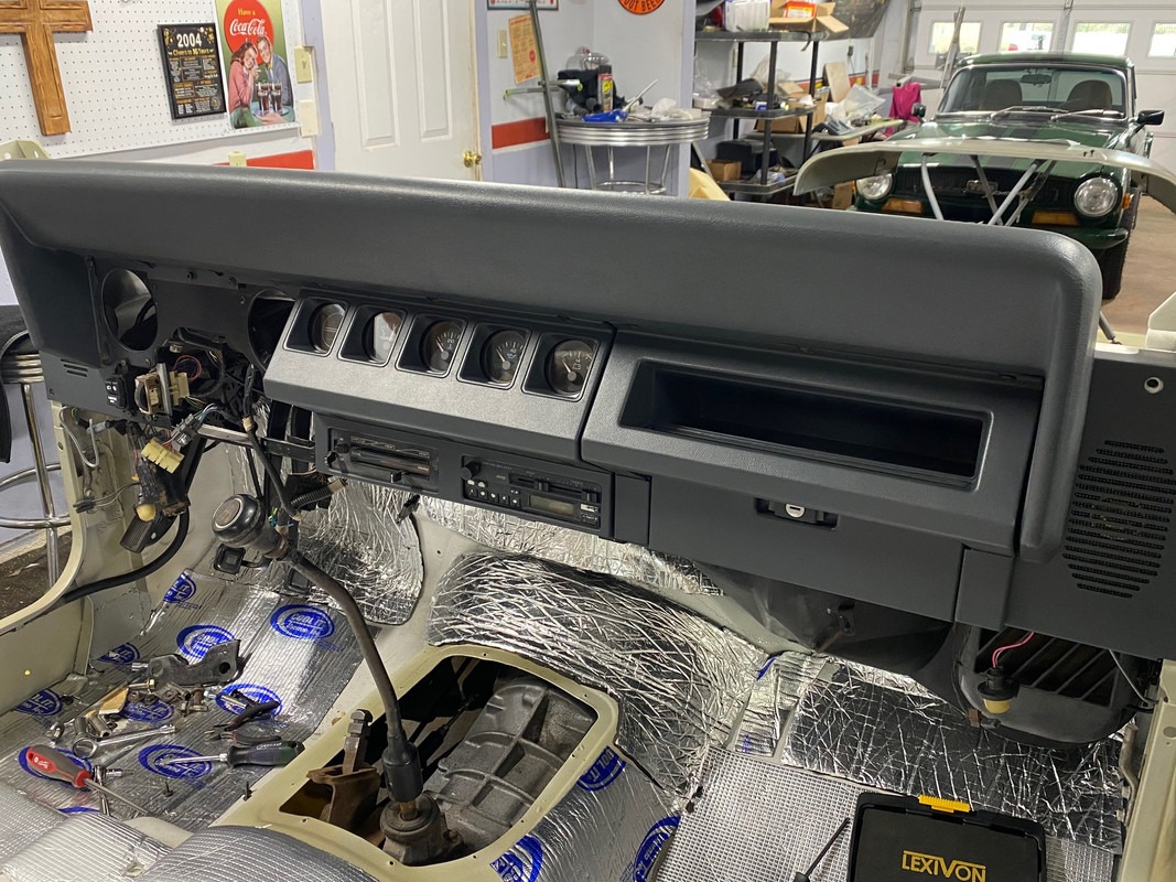 92-jeep-dash-installed.jpg