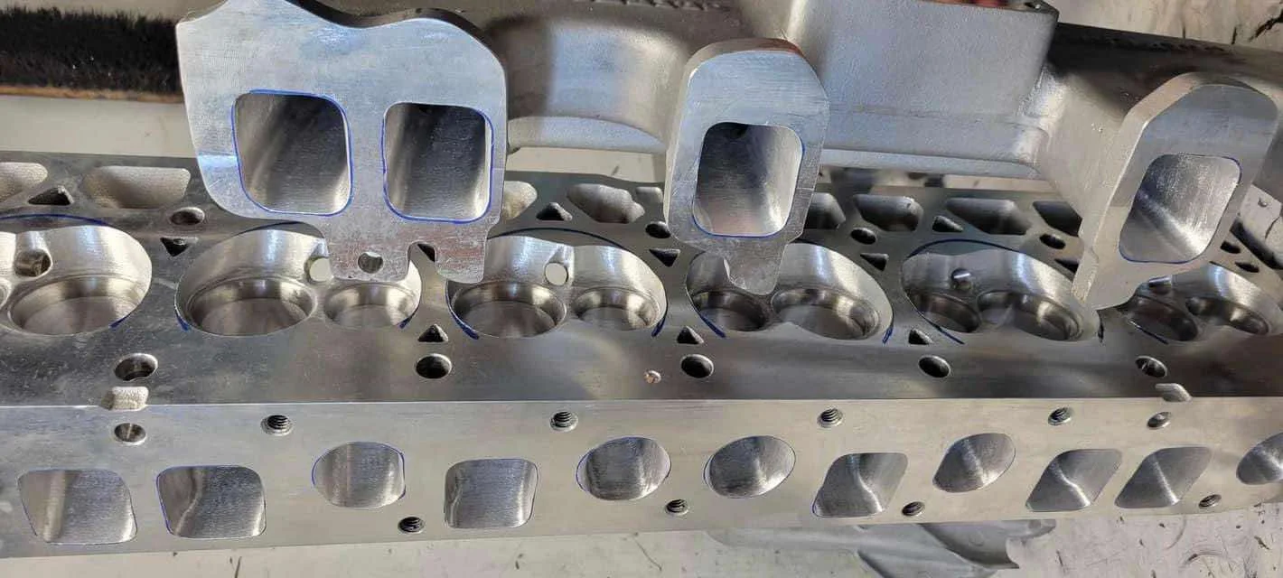 newcomer racing edelbrock head port polich and clifford instake.webp