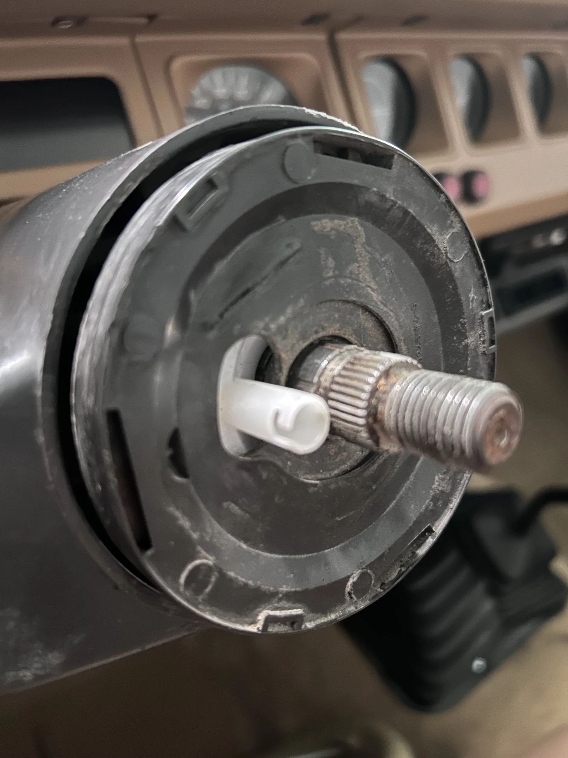 Steering Column with contact and plate.webp