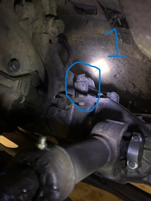 vacuum 4WD indicator at transfer case.webp